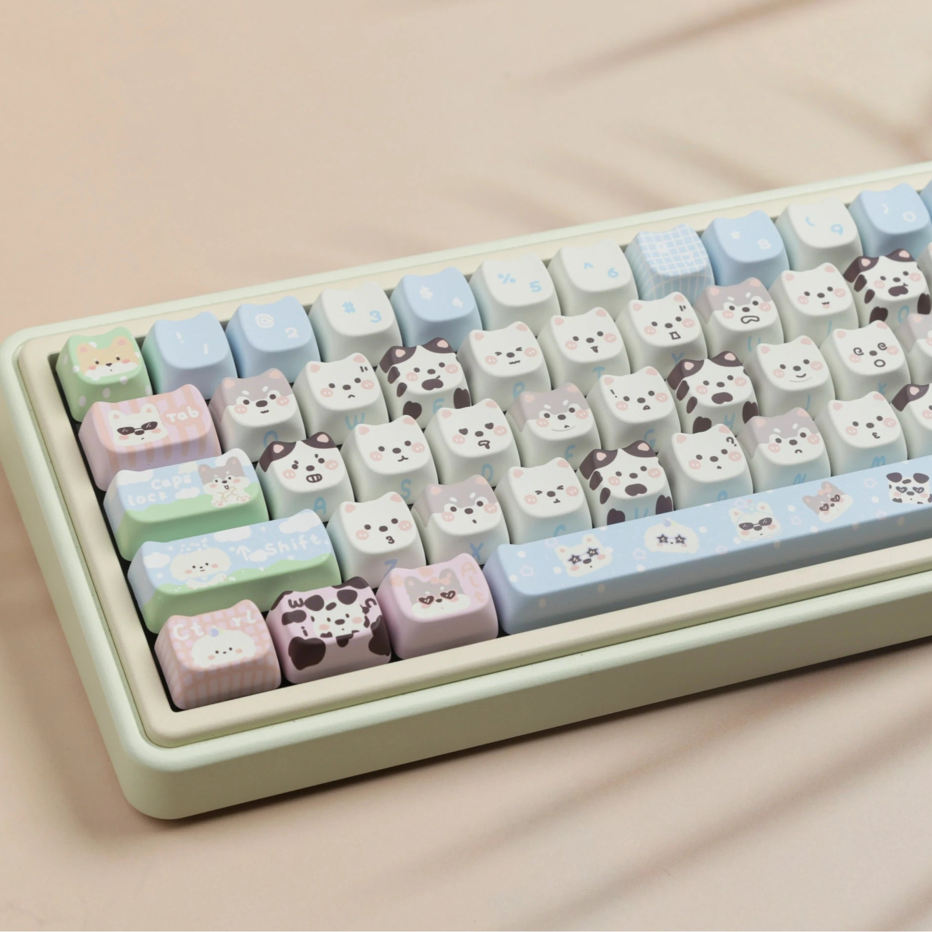 Keyboard with kawaii cute animal-themed keys on a beige background, featuring the brand 'JAYCOMIA'.